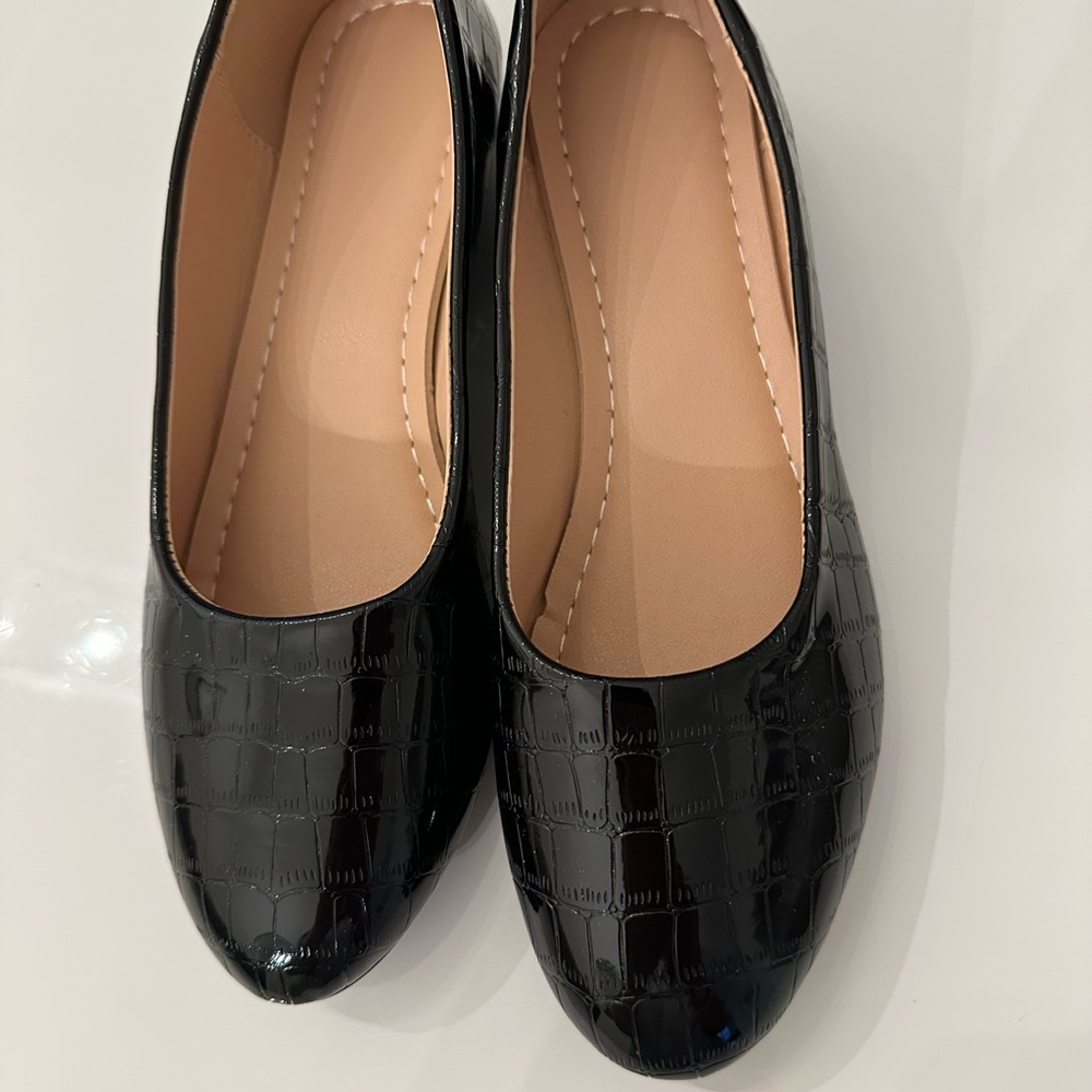 Women’s black wedge heel shoes never worn size 41 excellent conditions (9.5-10)